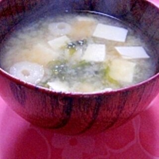 豆腐とちび麩とアオサ海苔の味噌汁